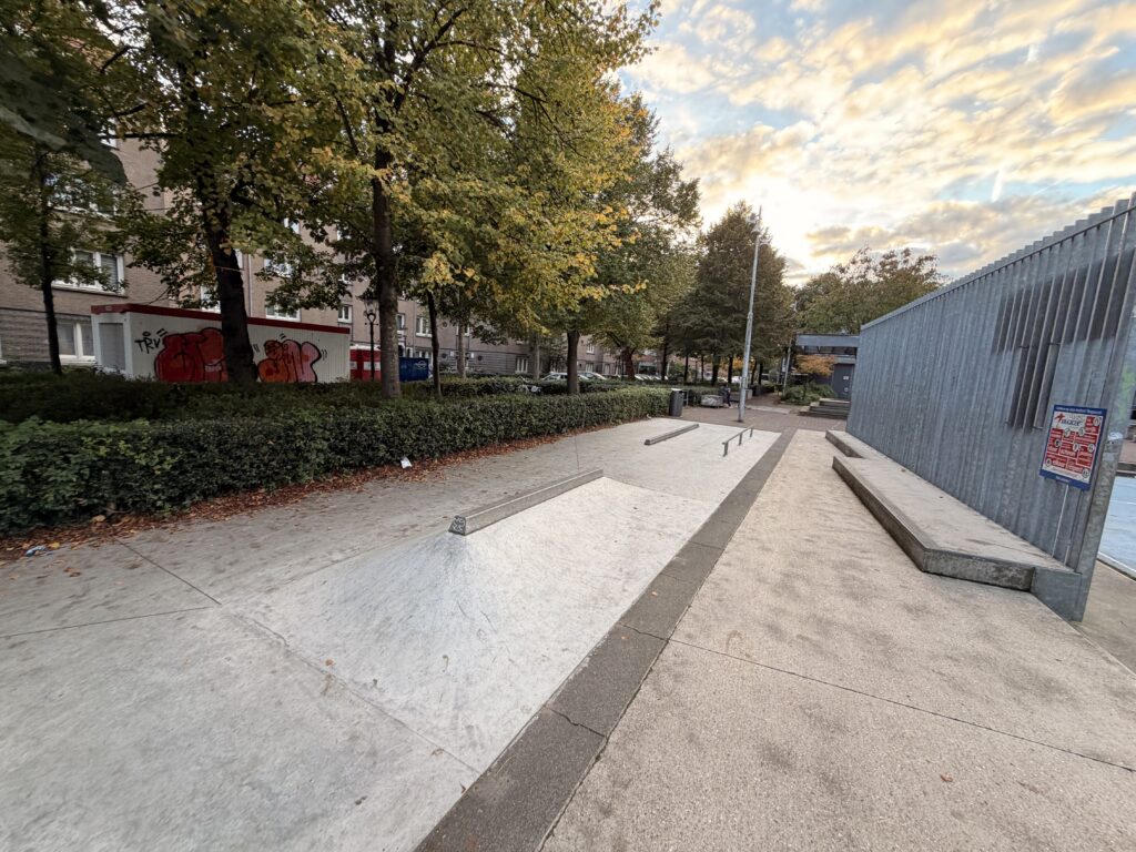PARK: AMSTERDAM – VAN BEUNINGENPLEIN SKATEPARK