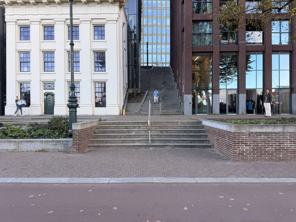SPOT: UTRECHT – UTRECHT CS – 6 STAIR MET LAGE STRAIGHT LEDGE