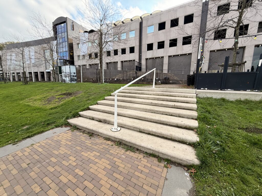 SPOT: NIJMEGEN – HOLLAND CASINO – 8 STAIR MET HOGE RAIL