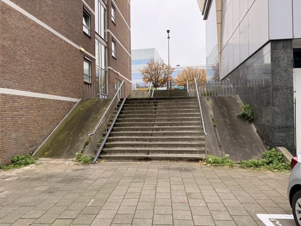 SPOT: AMSTERDAM – AMSTEL – BANKS MET POLEJAM EN 17 STAIR