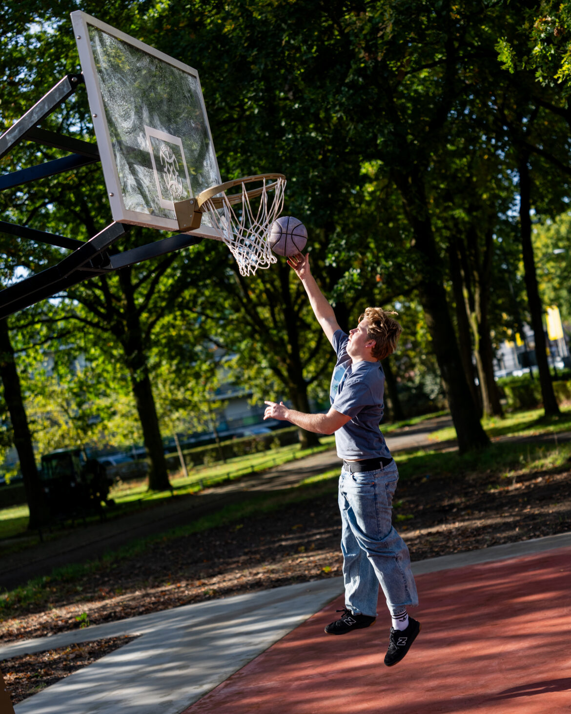 Mud Crew Urban Multicourt Zwolseweg Apeldoorn 3x3 Basketball area in het Urban Multicourt sportspark aan de Zwolseweg in Apeldoorn. Skatepark, Baseketbal, Tafel Voetbal en Crossfitpark combinatie.