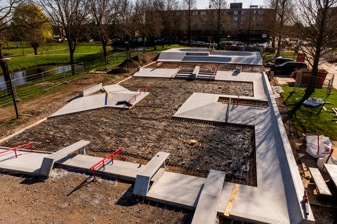 default overzicht van Kenzy Skatepark in Alphen aan den Rijn tijdens de bouw.