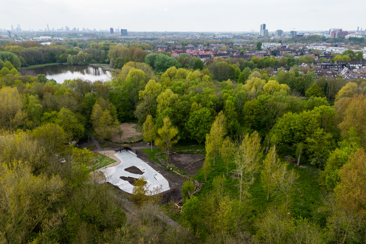 Luchtfoto van Skatepark het Schollebos Capelle aan den Ijssel