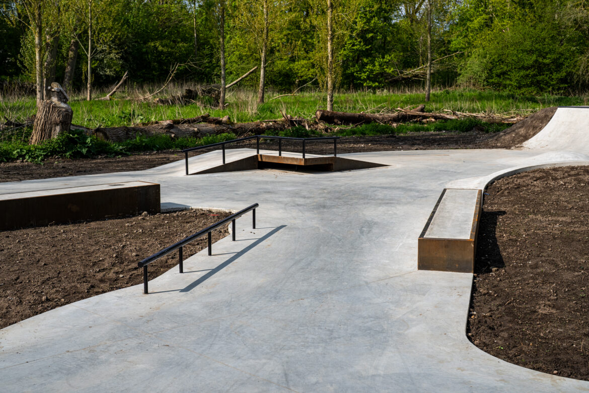 Curb en rail bij Skatepark het Schollebos Capelle aan den Ijssel