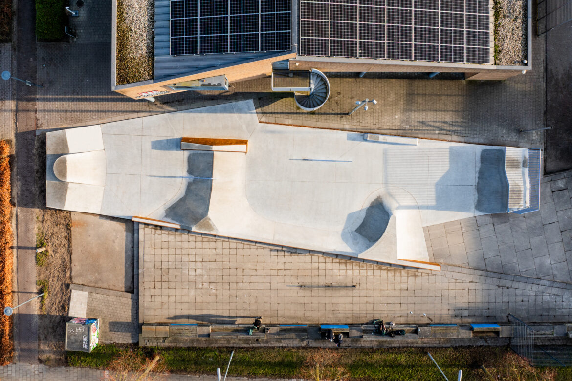Luchtfoto van het nieuwe skatepark in Doesburg bij jongerencentrum 0313