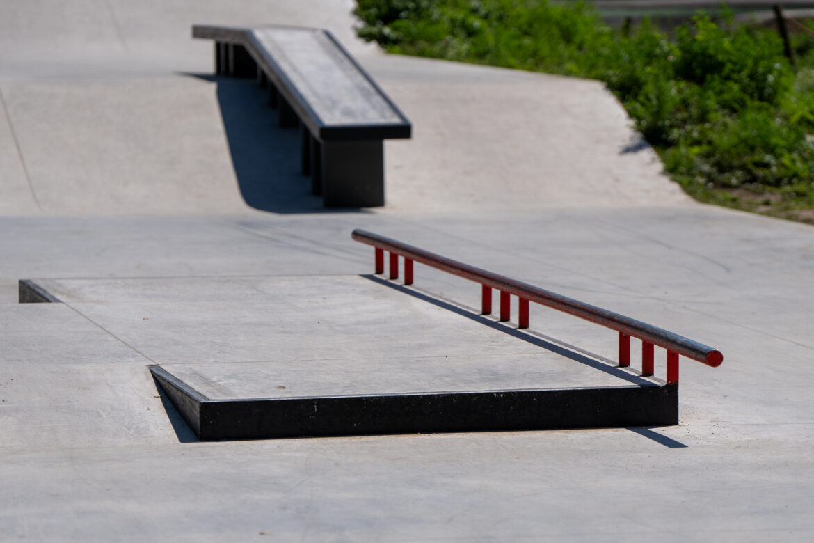 Nine Yards Skatepark Brasschaat (BE) Wheelypad met rail bij Mishage Skatepark Brasschaat