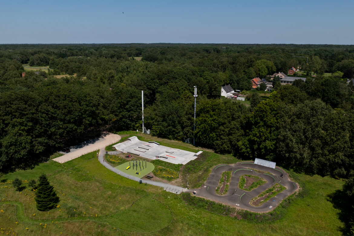 Nine Yards Skatepark Brasschaat (BE) Pumptrack bij Mishage Skatepark Brasschaat