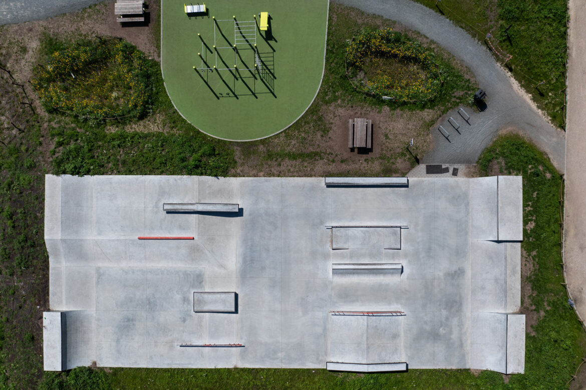 Nine Yards Skatepark Brasschaat (BE) Drone shot recht van boven bij Mishage Skatepark Brasschaat
