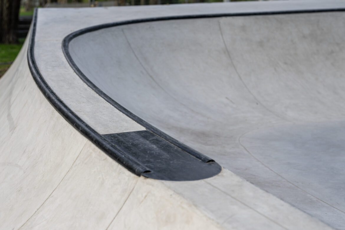 Osdorp-Amsterdam-Bowl-8 Detail van skatepark in Amsterdam Osdorp-Midden