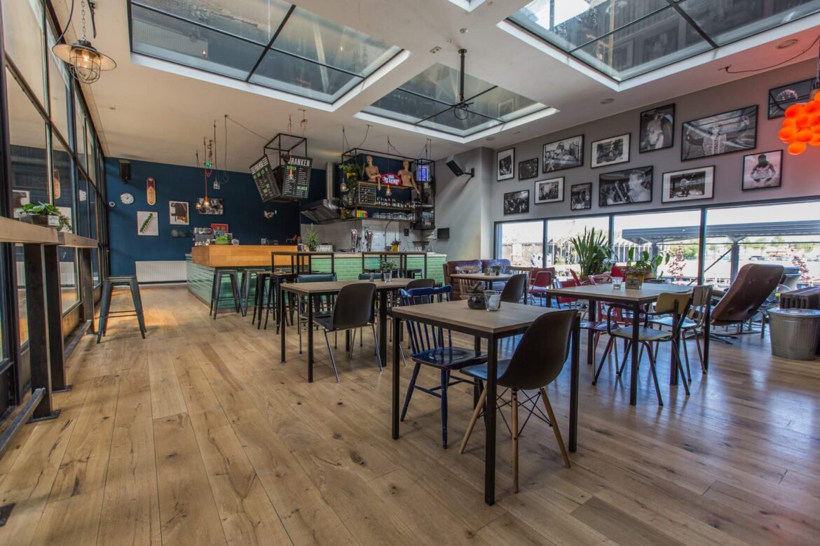 Pier15-Skatepark-Cafe-Binnen Pier15 Cafe in skatepark