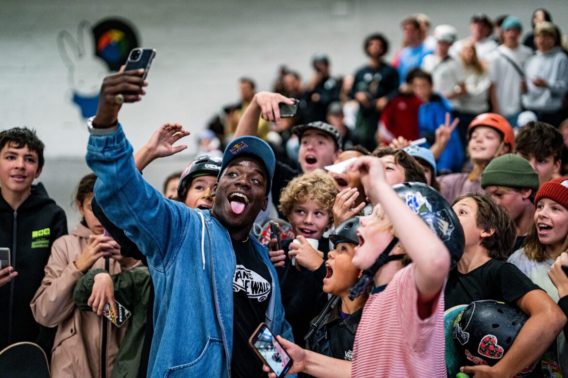 Red-Bull-Euro-Tour-2022-Skatepark-Amsterdam-Zion-Wright-Kids-scaled Zion Wright tijdens de Red Bull Euro Tour bij Skatepark NOORD Amstedam