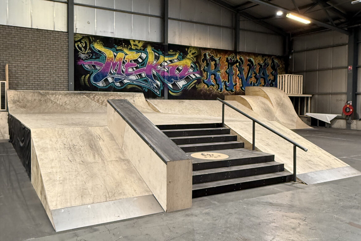 De grote stairset bij Root5 Skatepark in Venlo