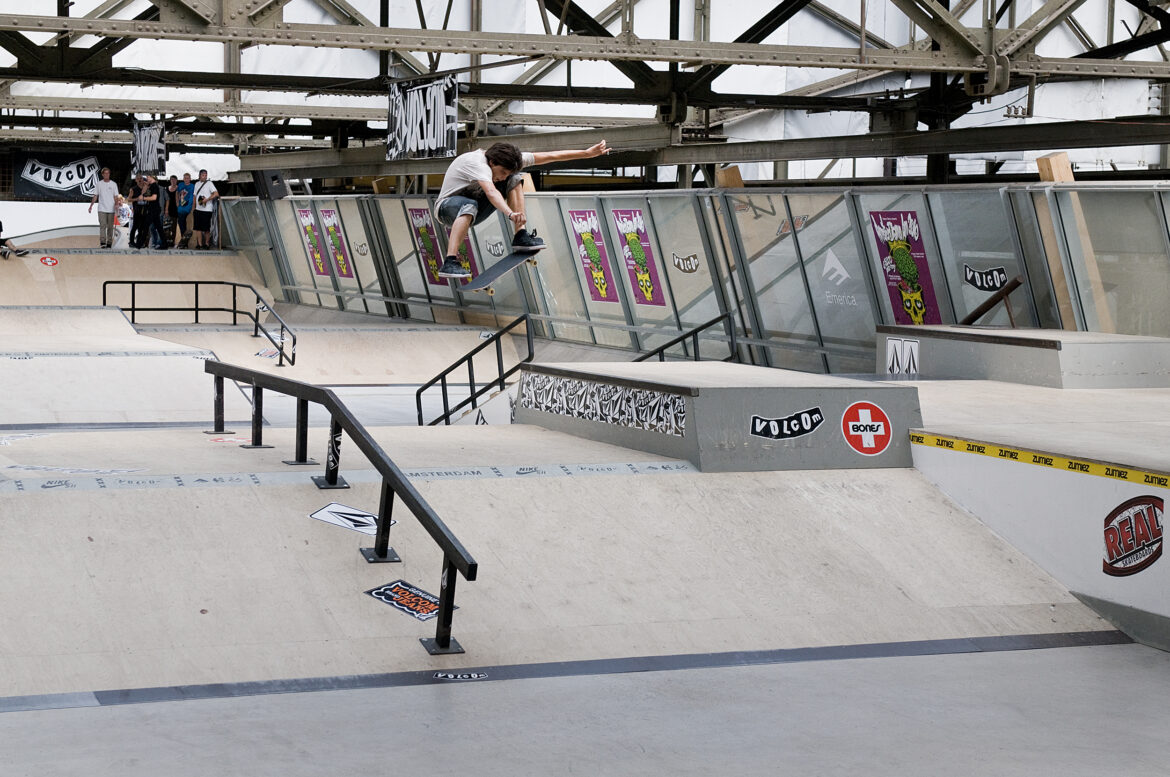 Skatepark-Amsterdam-Tampa-Am-Julien-Merour-Shifty-Kickflip Julien Merour - Shifty Kickfllp in Skatepark Amsterdam op het NDSM Terein in 2010