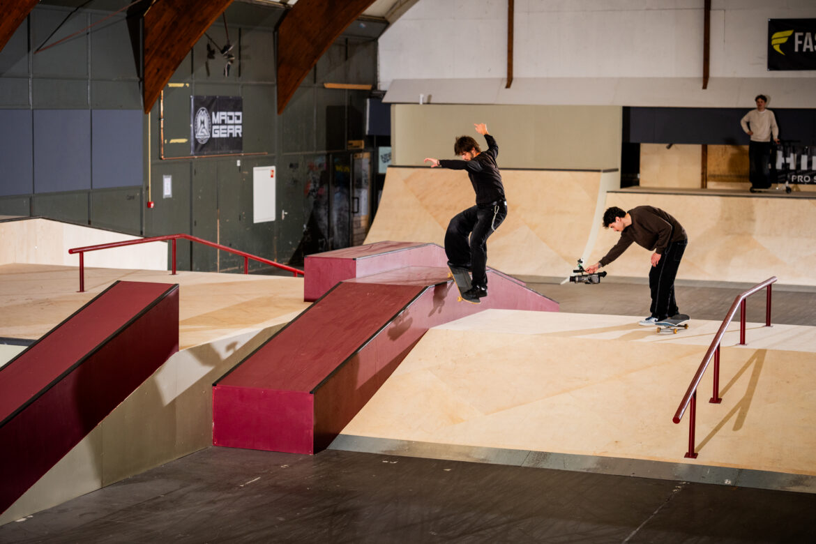 The Promise Skatepark, Heerlen 2025 Local Skateboarder Joey Coenders met een Smith Grind in Skatepark The Promise