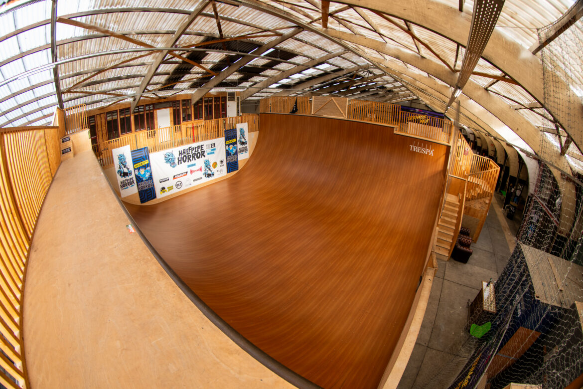 Overview of indoor vert ramp bij World Skate Center in Den Bosch, The Netherlands.